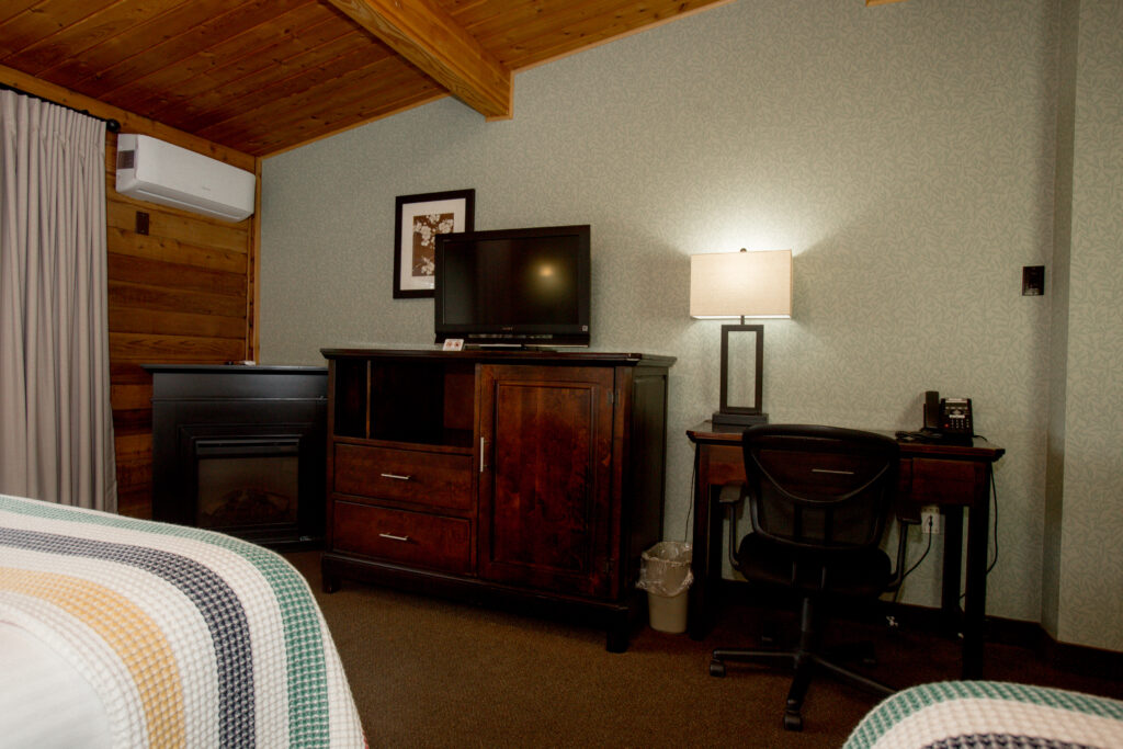 Main Lodge Upper Level Deluxe 2 Queen