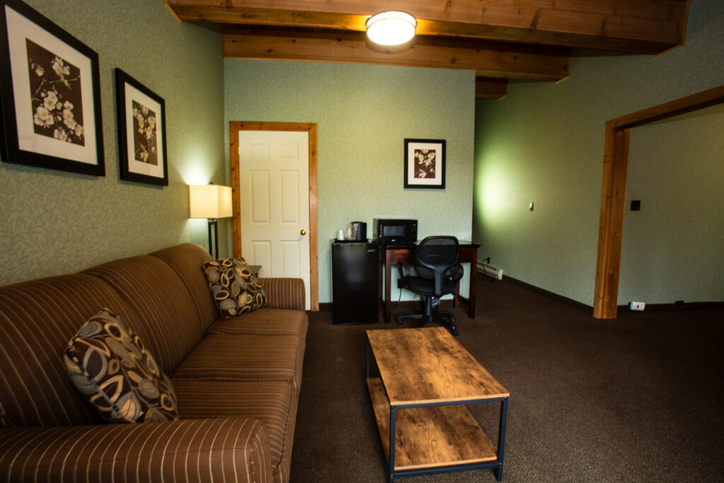 0167-Oak_Juccuzi_Suite_Upper_Floor