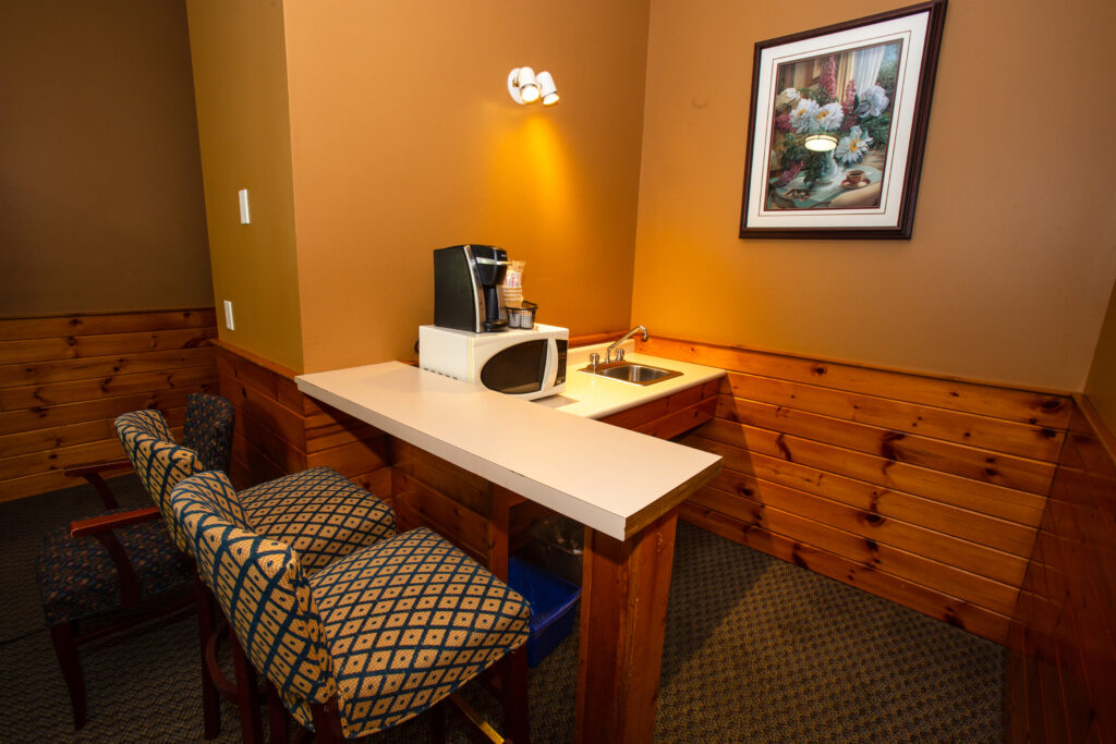 0196-Pine_Jacuzzi_Suite