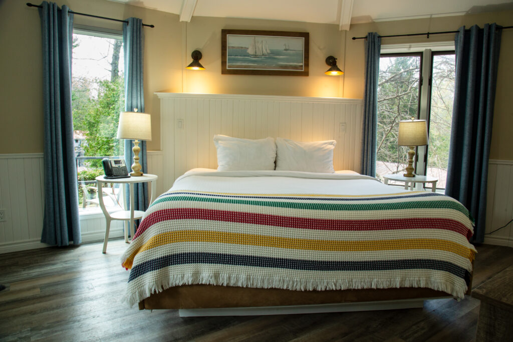 0253-Honeymoon_Cottage