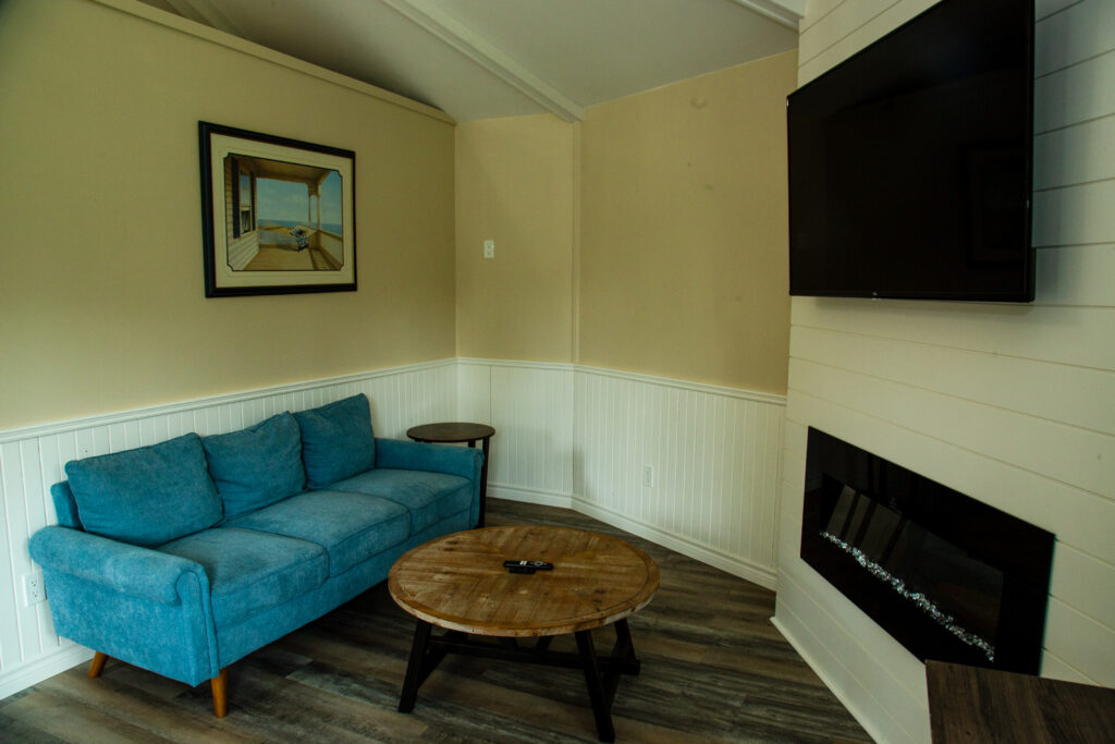 0255-Honeymoon_Cottage