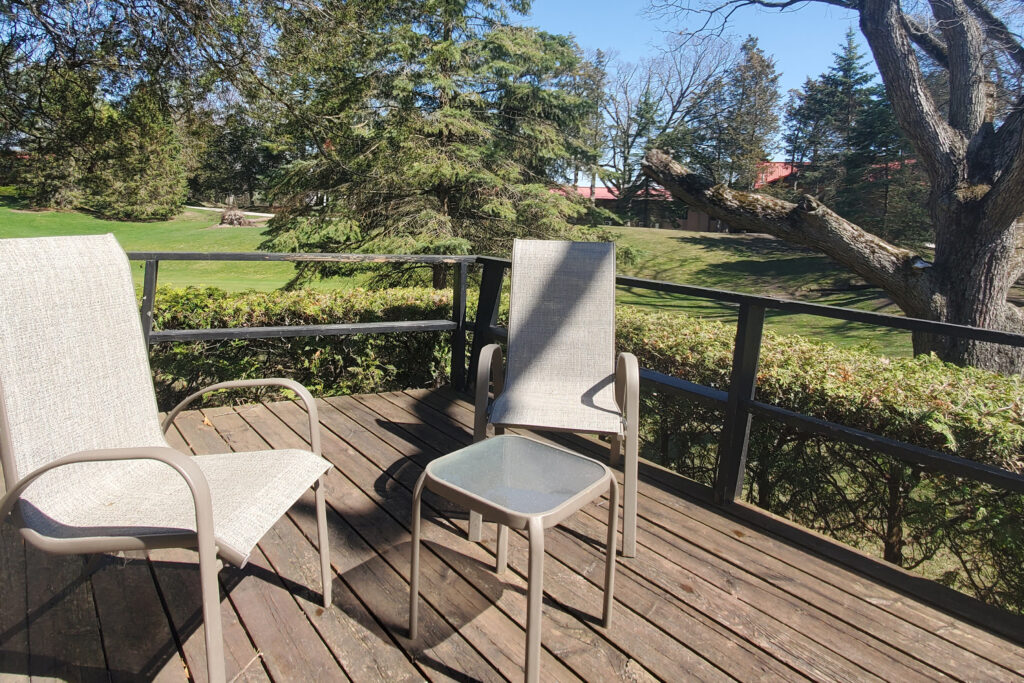 Honeymoon_suite_porch