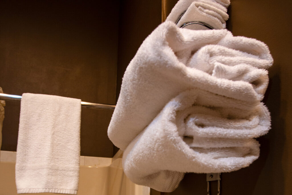 Oak Jacuzzi Suite - Washroom - resized