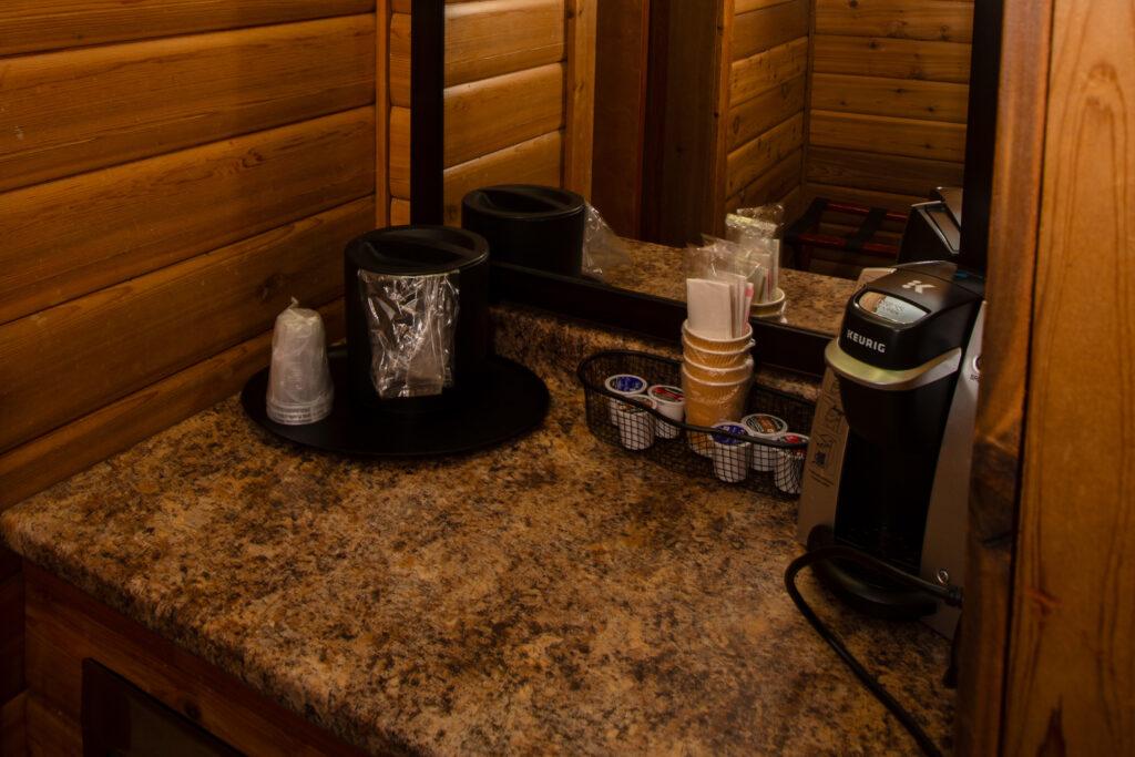 Oak deluxe 1 king - powder area - resized