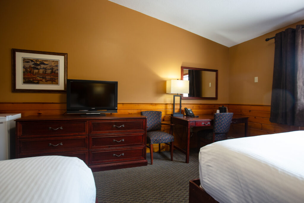 Pine standard 2 queen - bed pov