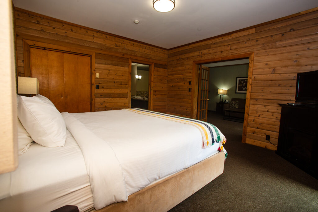 oak jacuzzi suite master bedroom - hero image